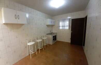 Imagem 7: Alugo excelente quitinete, com cozinha separa, área de serviço e varanda,...