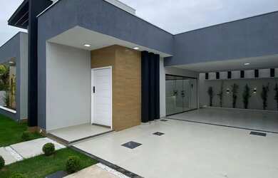 Imagem: A casa possui 2 Dormitórios, 1 Banheiro, 2 Vagas na garagem