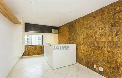 Imagem: O depósito possui 1 Vaga na garagem, 74m² de Área e está