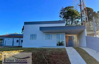 Imagem: A casa possui 3 Dormitórios, 2 Banheiros, 100m² de Área e