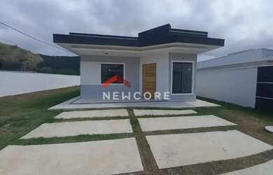 Imagem: A casa possui 2 Dormitórios, 2 Banheiros, 4 Vagas na garagem