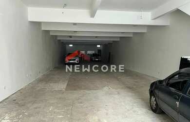 Imagem: O depósito possui 3 Vagas na garagem e 700m² de Área e está