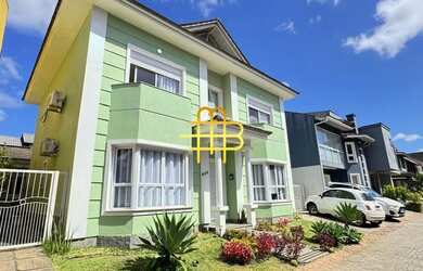 Imagem: A casa em condomínio possui 4 Dormitórios, 3 Banheiros, 5