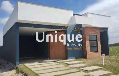 Imagem: A casa possui 3 Dormitórios, 4 Banheiros, 1 Vaga na garagem