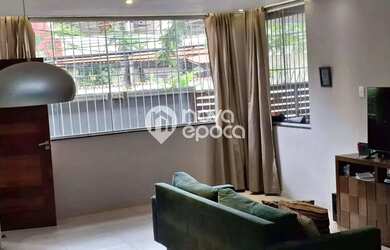 Imagem: A casa possui 3 Dormitórios, 4 Banheiros, 1 Vaga na garagem