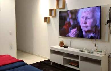 Imagem: A casa possui 2 Dormitórios, 2 Banheiros, 2 Vagas na garagem