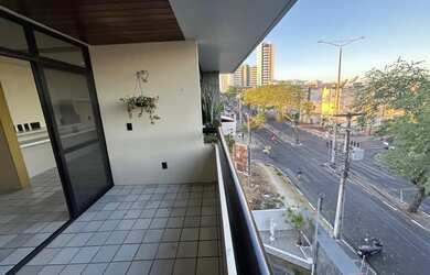 Imagem: O apartamento possui 4 Dormitórios, 3 Banheiros, 2 Vagas na