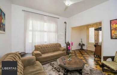 Imagem: A casa possui 3 Dormitórios, 1 Banheiro, 4 Vagas na garagem