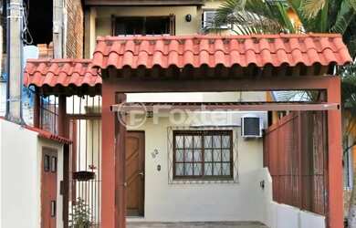 Imagem: A casa possui 2 Dormitórios, 1 Banheiro, 2 Vagas na garagem