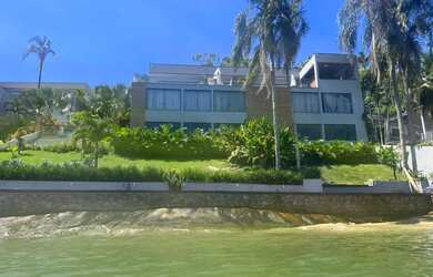 Imagem 2: Angra frente mar. Piscina, Churrasqueira, Acomodam 15 pessoase2 Vagas...