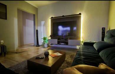 Imagem: A casa possui 3 Dormitórios, 2 Banheiros e 2 Vagas na garagem