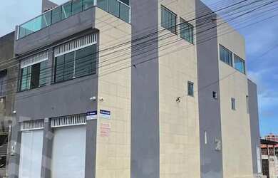 Imagem: A casa possui 4 Dormitórios, 4 Banheiros, 2 Vagas na garagem