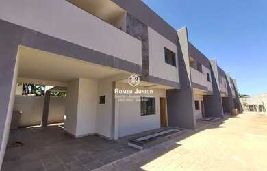 Imagem: A casa possui 3 Dormitórios, 3 Banheiros, 2 Vagas na garagem