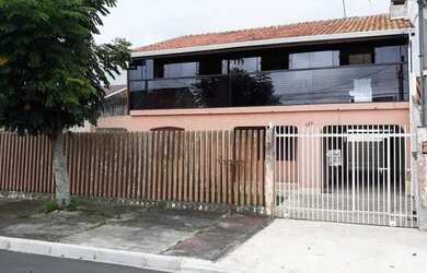 Imagem: A casa possui 5 Dormitórios, 2 Banheiros, 5 Vagas na garagem