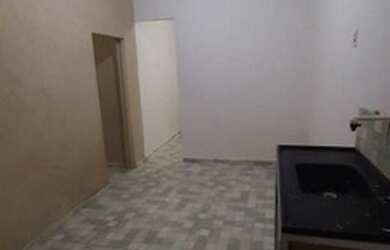 Imagem: A casa possui 2 Dormitórios, 1 Banheiro e está localizado