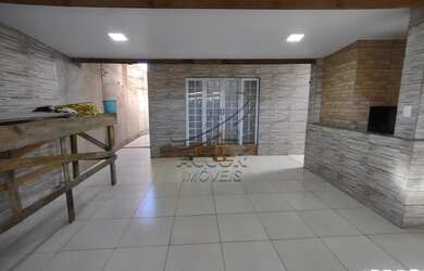 Imagem: A casa possui 3 Dormitórios, 2 Banheiros, 2 Vagas na garagem