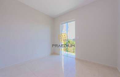 Imagem: A casa possui 3 Dormitórios, 3 Banheiros, 4 Vagas na garagem