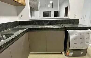 Imagem: A casa possui 3 Dormitórios, 2 Banheiros, 1 Vaga na garagem