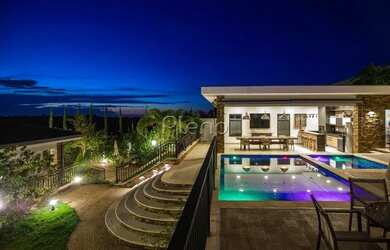 Imagem: A casa em condomínio possui 4 Dormitórios, 5 Banheiros, 4