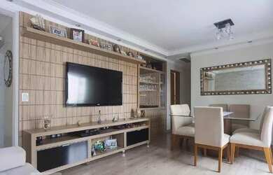 Imagem: A casa possui 3 Dormitórios, 2 Banheiros, 2 Vagas na garagem