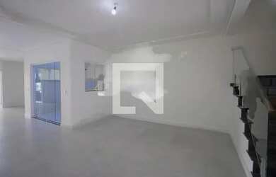 Imagem: A casa possui 3 Dormitórios, 5 Banheiros, 4 Vagas na garagem