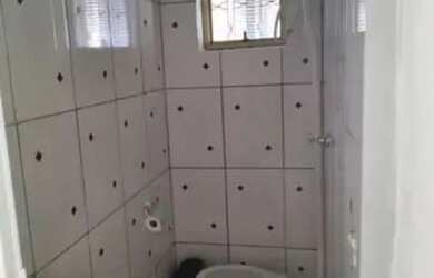 Imagem: A casa possui 2 Dormitórios, 1 Banheiro, 1 Vaga na garagem