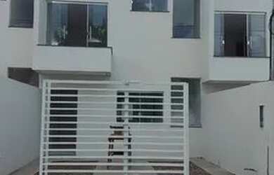 Imagem: A casa possui 3 Dormitórios, 3 Banheiros, 2 Vagas na garagem