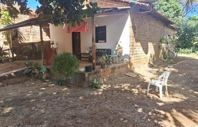 Imagem: A casa possui 3 Dormitórios e 1 Banheiro e está localizado