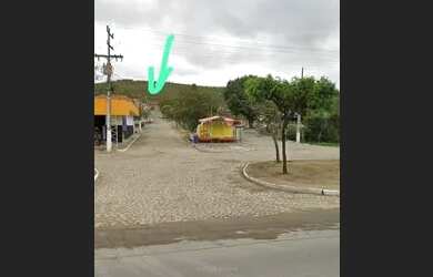 Imagem: A casa possui 3 Dormitórios, 1 Banheiro, 1 Vaga na garagem