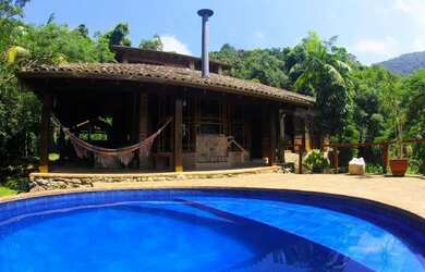 Imagem: A casa em condomínio possui 5 Dormitórios, 4 Banheiros, 4