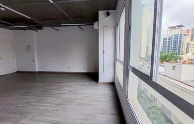 Imagem: O depósito possui 2 Vagas na garagem, 40m² de Área e está