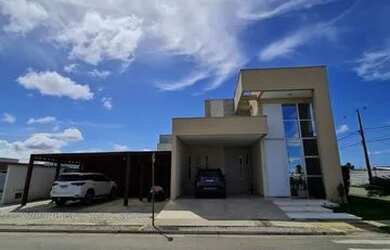 Imagem: A casa possui 3 Dormitórios, 3 Banheiros, 4 Vagas na garagem