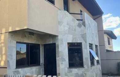 Imagem: A casa possui 5 Dormitórios, 4 Banheiros, 5 Vagas na garagem