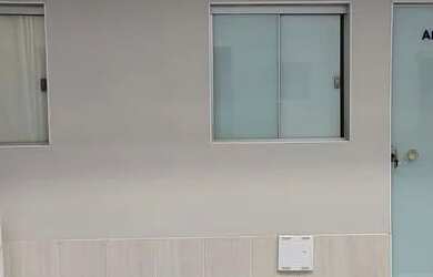 Imagem: A casa possui 1 Dormitório, 1 Banheiro e está localizado