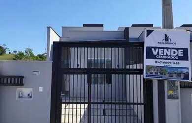 Imagem: A casa possui 2 Dormitórios, 2 Banheiros, 1 Vaga na garagem