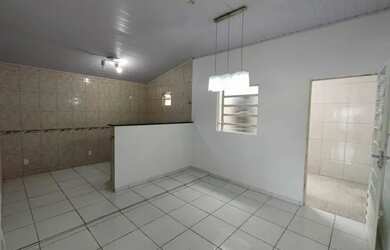 Imagem: A casa possui 3 Dormitórios, 2 Banheiros, 2 Vagas na garagem