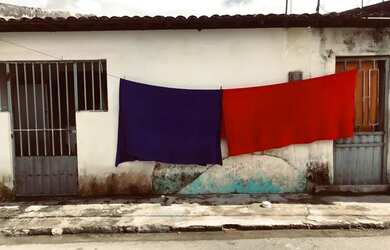 Imagem: A casa possui 3 Dormitórios e 1 Banheiro e está localizado