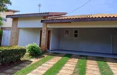 Imagem: A casa em condomínio possui 3 Dormitórios, 4 Banheiros, 3