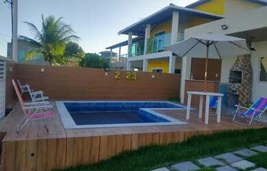 Imagem: A casa possui 3 Dormitórios, 3 Banheiros, 2 Vagas na garagem