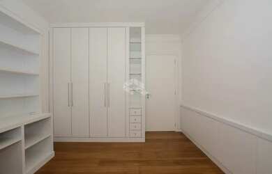 Imagem 6: Apartamento semimobiliado com vista para o mar, 4 dormitórios, sendo 2 suítes, 2 vagas