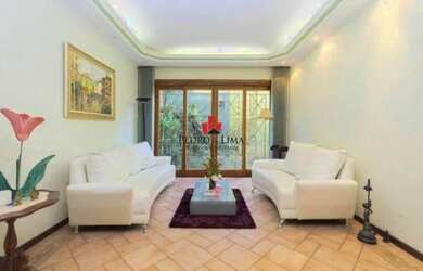 Imagem: A casa possui 3 Dormitórios, 3 Banheiros, 5 Vagas na garagem