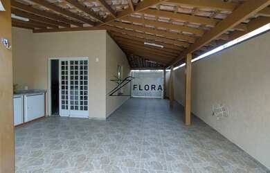 Imagem: A casa em condomínio possui 3 Dormitórios, 2 Banheiros, 4