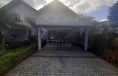 Imagem: A casa em condomínio e possui 3 Dormitórios, Suítes, 1 Banheiro