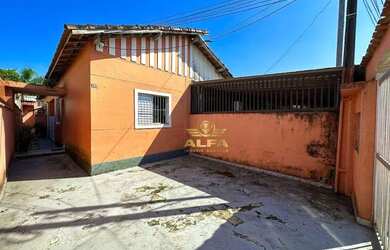 Imagem: A casa possui 2 Dormitórios, 2 Banheiros, 1 Vaga na garagem