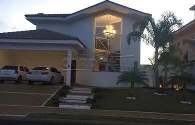 Imagem: A casa em condomínio possui 3 Dormitórios, 2 Banheiros, 4