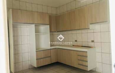 Imagem: A casa possui 3 Dormitórios, 3 Banheiros, 2 Vagas na garagem