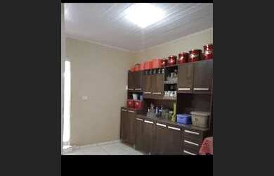 Imagem: A casa possui 3 Dormitórios, 2 Vagas na garagem, 80m² de Área