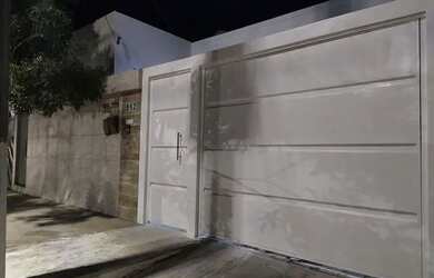 Imagem: A casa possui 3 Dormitórios, 1 Banheiro, 1 Vaga na garagem