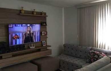 Imagem: A casa possui 3 Dormitórios, 1 Banheiro, 1 Vaga na garagem