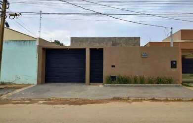 Imagem: A casa possui 3 Dormitórios, 3 Banheiros, 3 Vagas na garagem